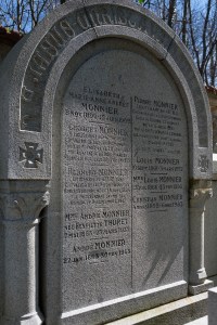 The Monnier family tomb in Versialles